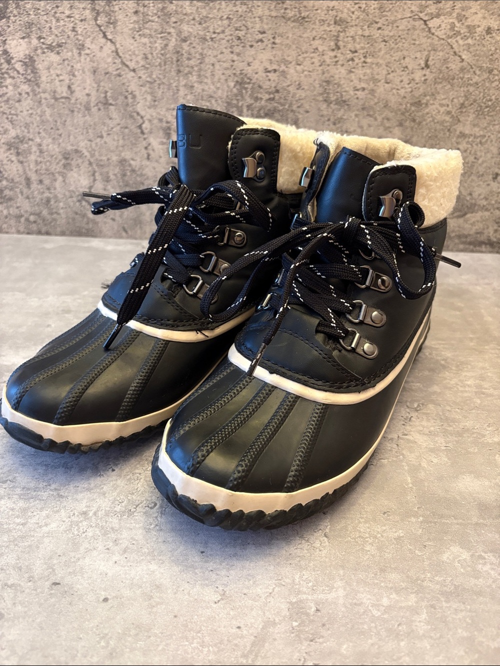 Women’s JBU size 8.5 Black waterproof duck Boots with faux fur style Alison